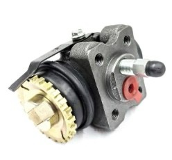 سلندر فرامل (Wheel Cylinder) لسيارة Toyota Hiace 1995–2004 — جودة عالية وأداء موثوق لنظام الفرامل