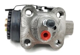 سلندر فرامل (Wheel Cylinder) لسيارة Toyota Land Cruiser 70 Series 1990–2007 — جودة عالية وأداء موثوق لنظام الفرامل